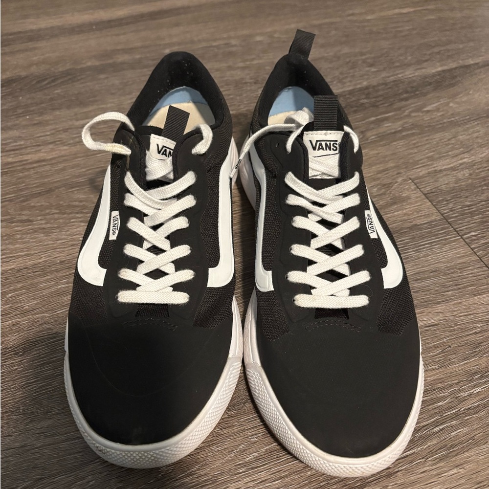 Vans Men's Classic Black and White Sneakers